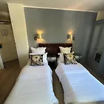Cluny Square Hotel