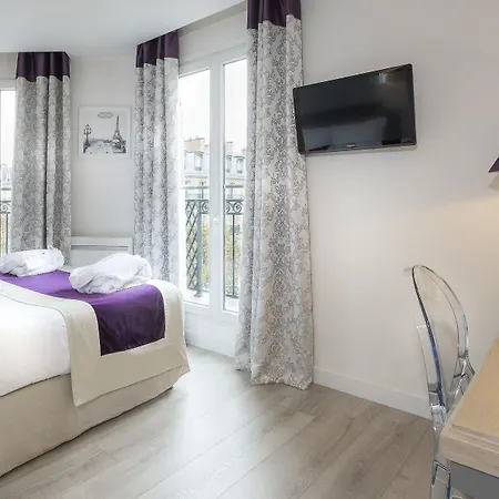 Cluny Square 3*