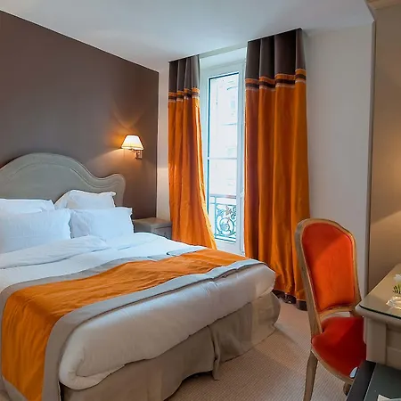 Cluny Square Hotel