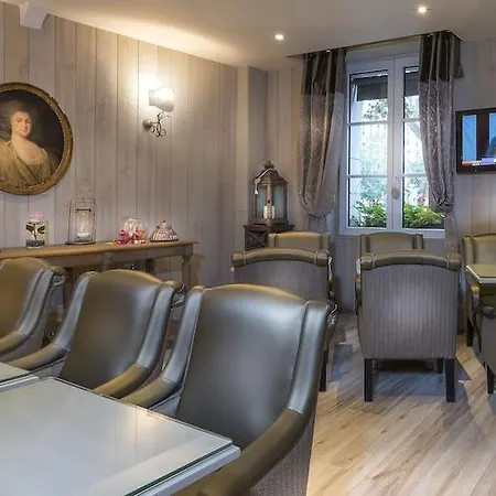 Cluny Square 3*