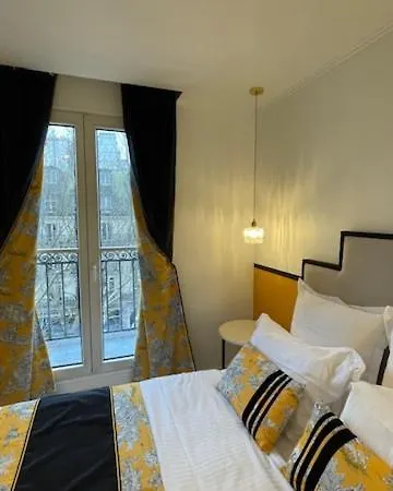 Cluny Square מלון