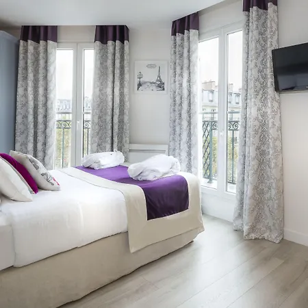 Cluny Square מלון 3*