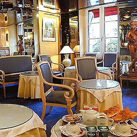 Cluny Square מלון 3*