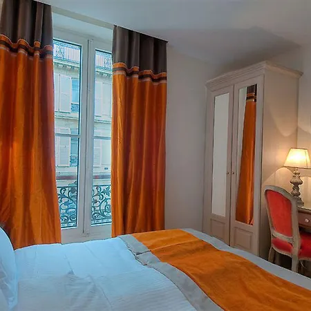 Cluny Square Hotel 3*