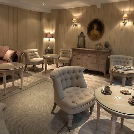 Cluny Square Hotel