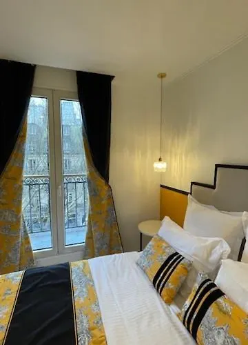 Cluny Square Отель
