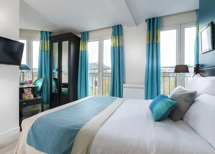 Cluny Square Отель 3*
