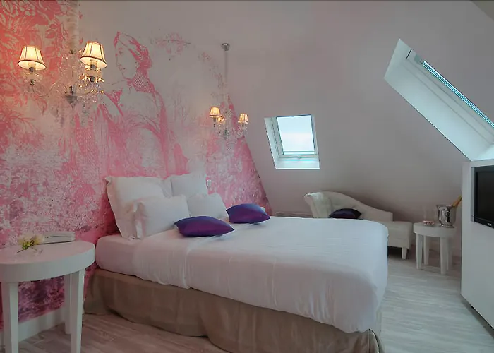 Cluny Square 3*