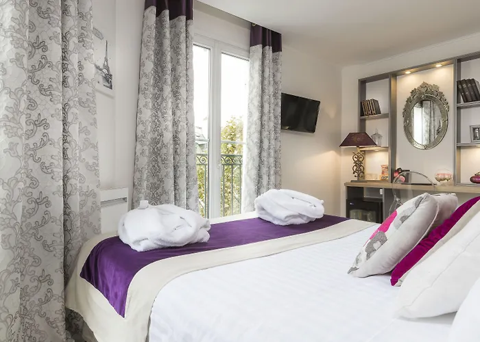 Cluny Square 3*