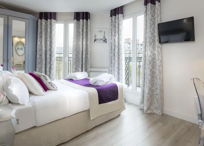 Cluny Square Отель 3*