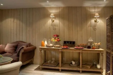Cluny Square Отель 3*