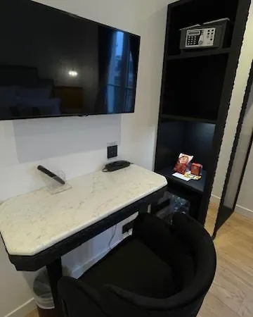 Cluny Square Hotell 3*