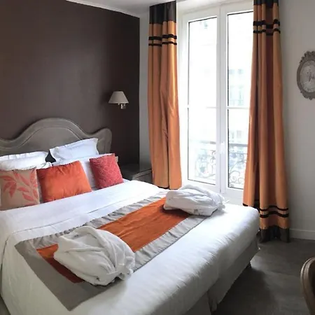 Cluny Square 3*