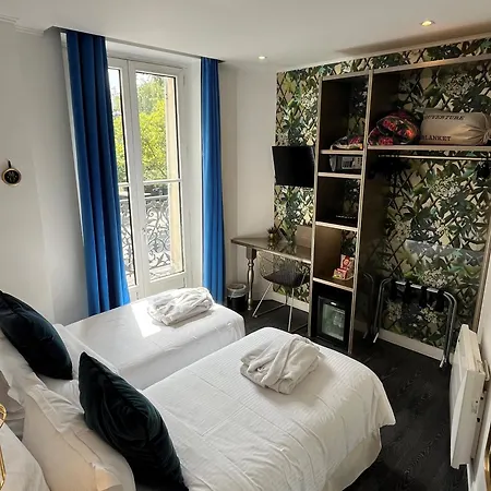 Cluny Square 3*