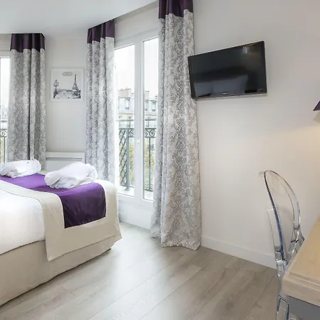 Cluny Square 3*