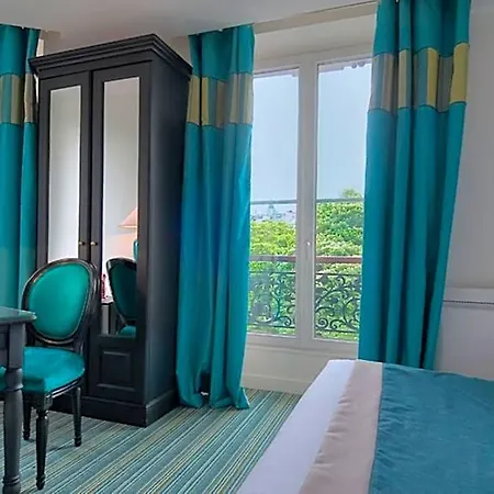 Cluny Square 3*
