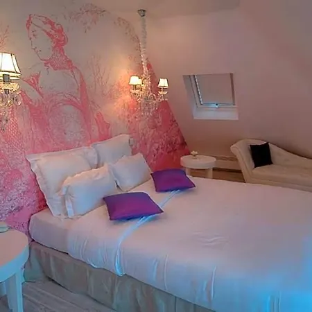 Cluny Square 3*