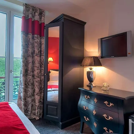 Cluny Square Hotel 3*