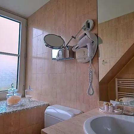 كلوني سكوير باريس