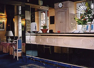 Cluny Square Hotel 3*