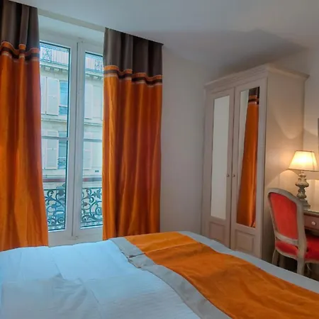 Cluny Square Hotell 3*