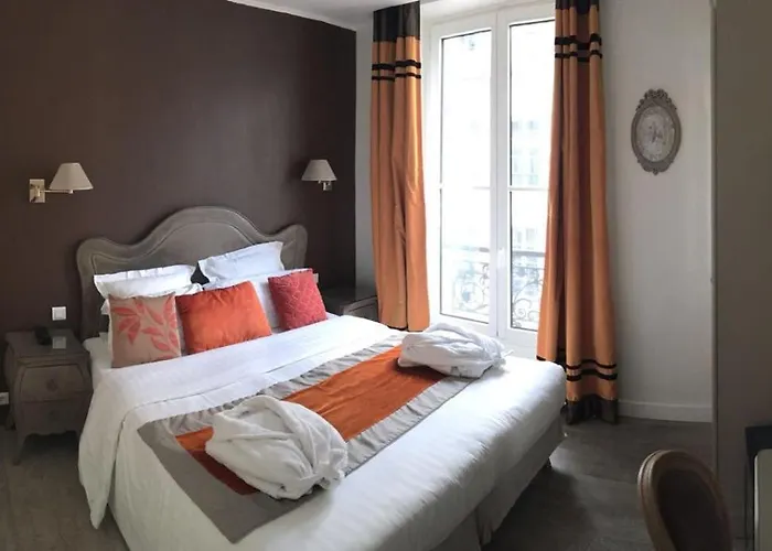 Cluny Square 3*