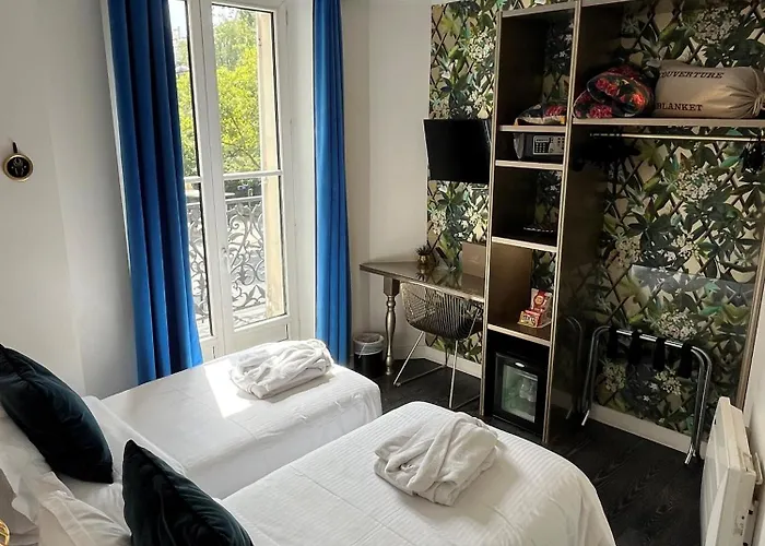 Cluny Square 3*