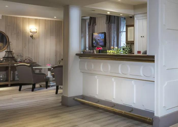 Otel Cluny Square 3*