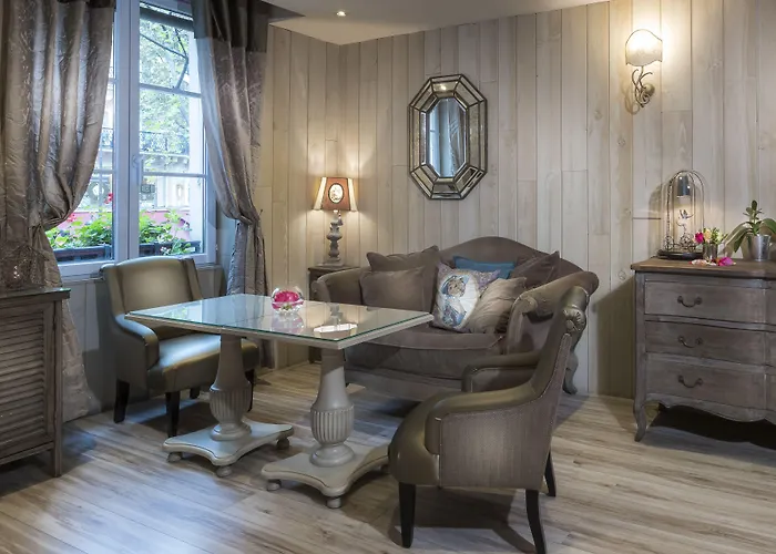 Cluny Square Otel 3*