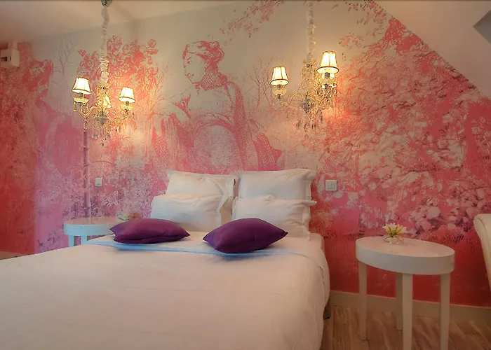Cluny Square 3*