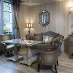 Cluny Square Hotel 3*