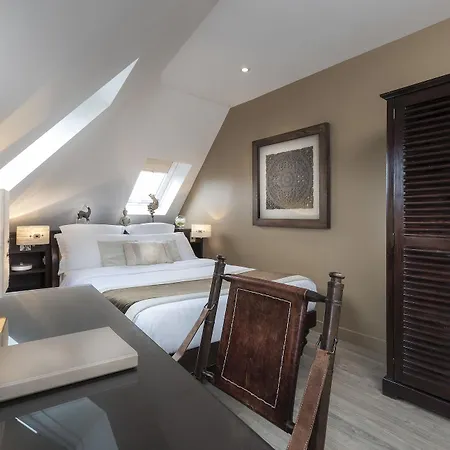 Cluny Square Hotel