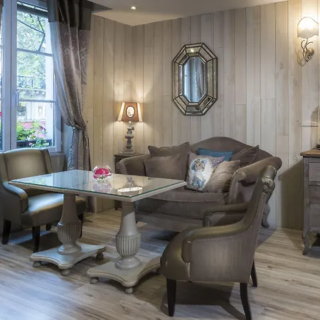 Cluny Square Hotel 3*