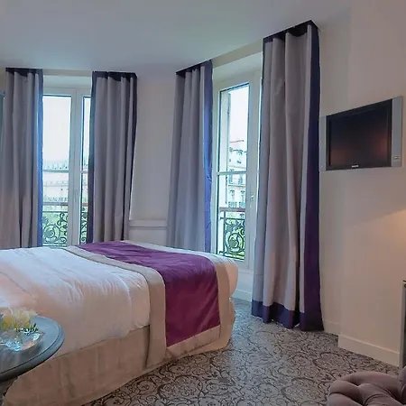 Cluny Square Hotel 3*