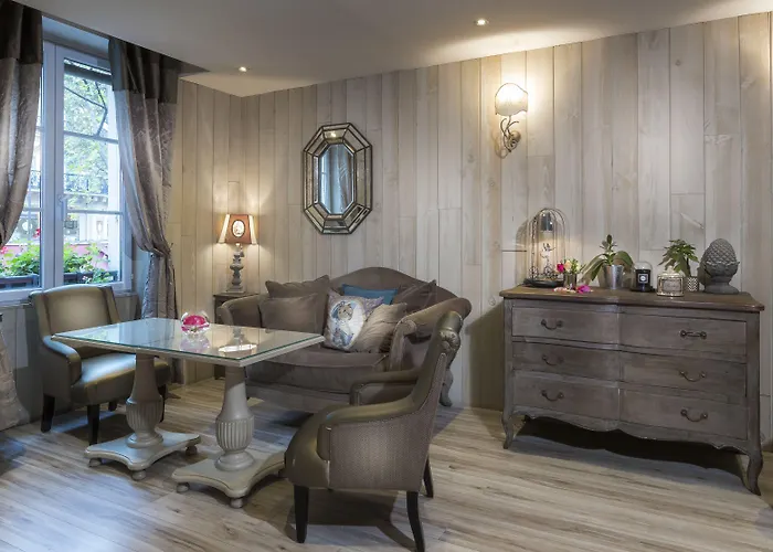 Cluny Square 3*