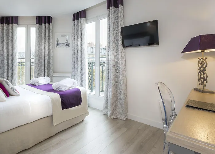 Cluny Square 3*